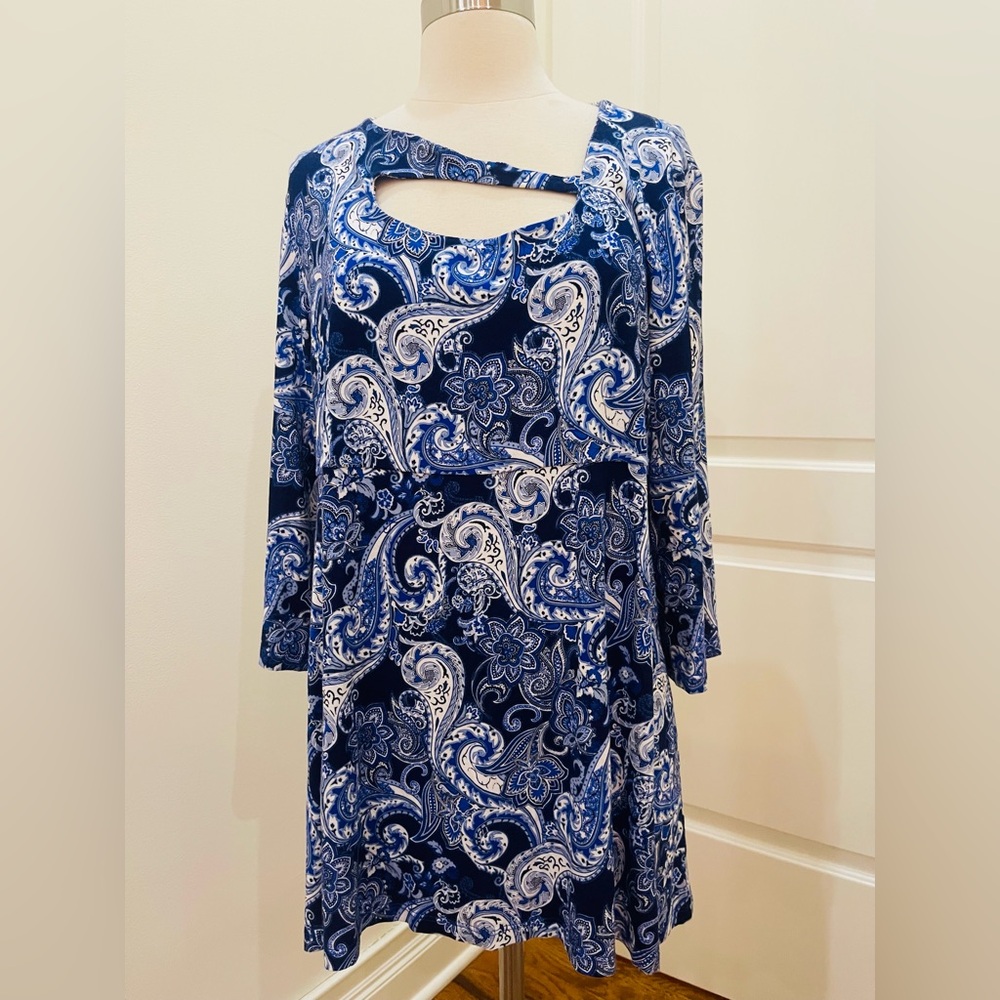 Pure essence Blue and White Paisley top Sz xxl